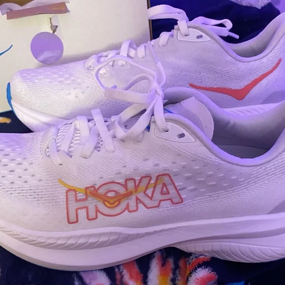 Hoka Women's White Running Shoes 8B - Picture 3 of 6